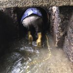 埋設導入管の堆積土砂の除去作業