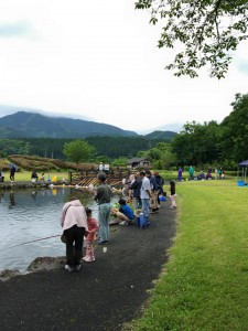 三股町ヤマメ釣り大会