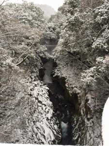 雪の長田峡