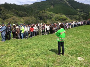 椎八重公園で苗木配布