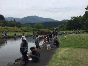 三股町ヤマメ釣り大会