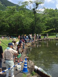 三股町ヤマメ釣り大会最終日