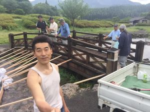三股町ヤマメ釣り大会準備作業