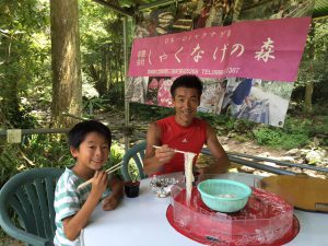 夏休みの宿題に追われる甥っ子