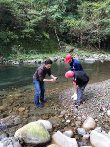 長田小学校ヤマメ採卵見学会