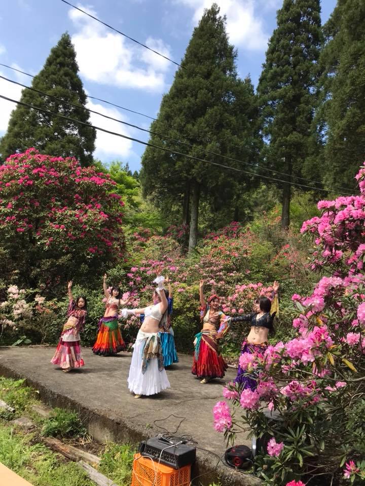しゃくなげの花園でベリーダンス