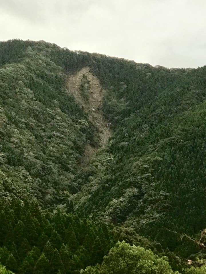 台風24号、土砂崩れ