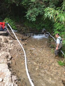 台風後の土砂除去作業