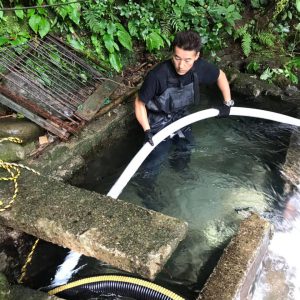 台風後の土砂除去作業