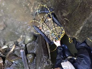 導入管に詰まった土砂の除去