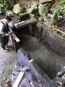 導入管に詰まった土砂の除去