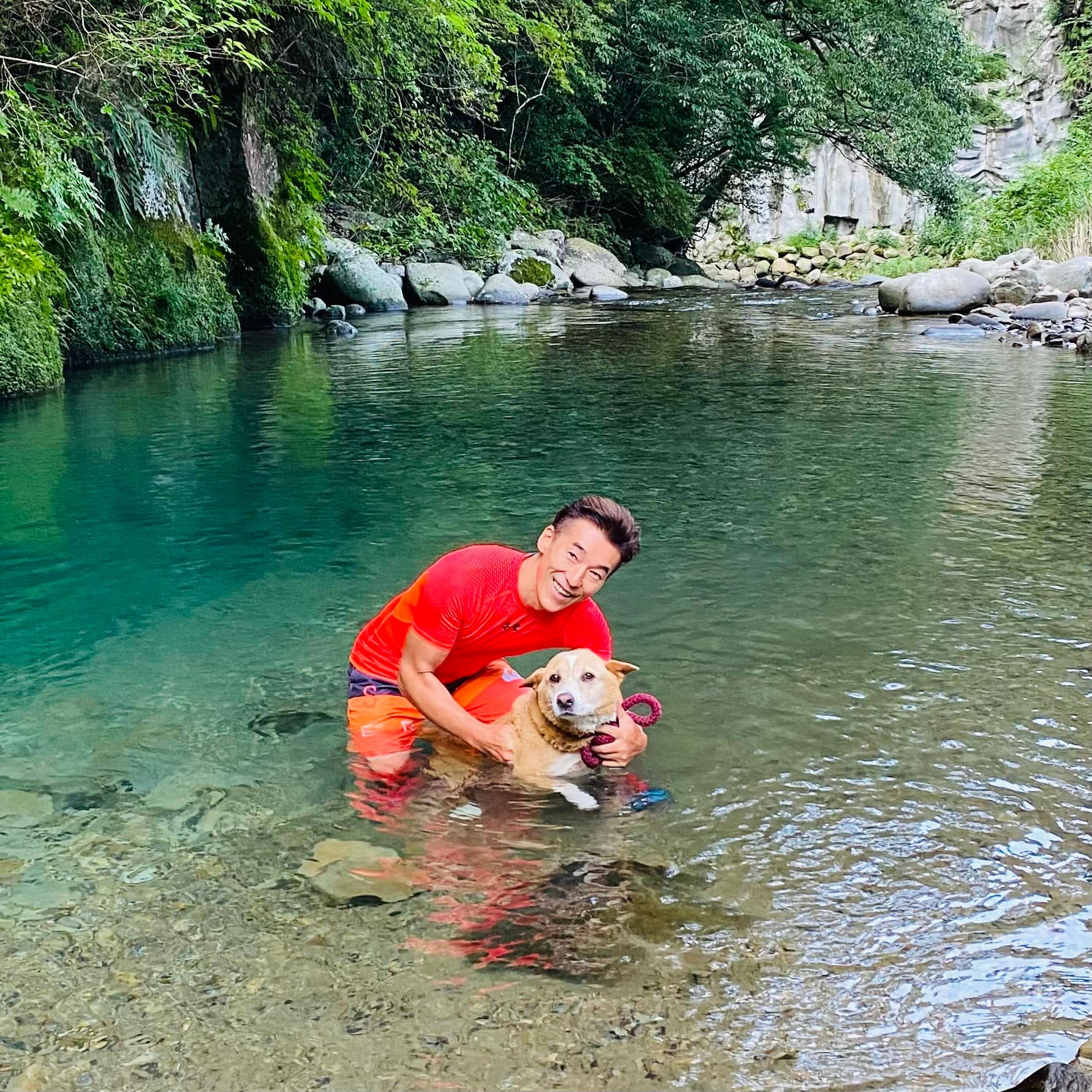 愛犬と水浴び