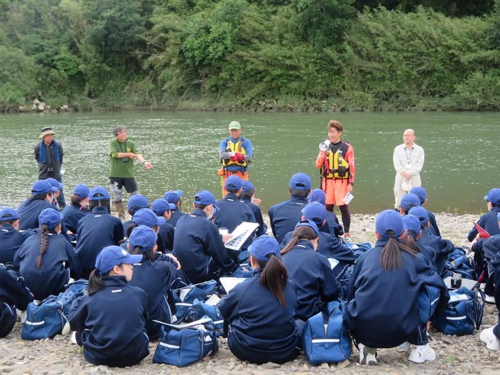 大淀川で5感を使った水辺指標調査